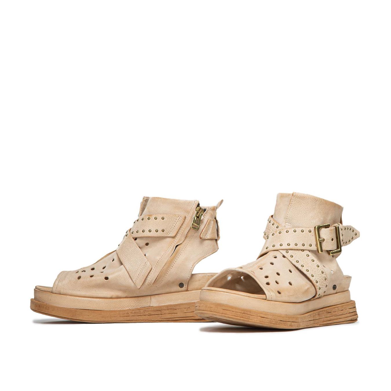 zeppe LAGOS con borchie in pelle beige